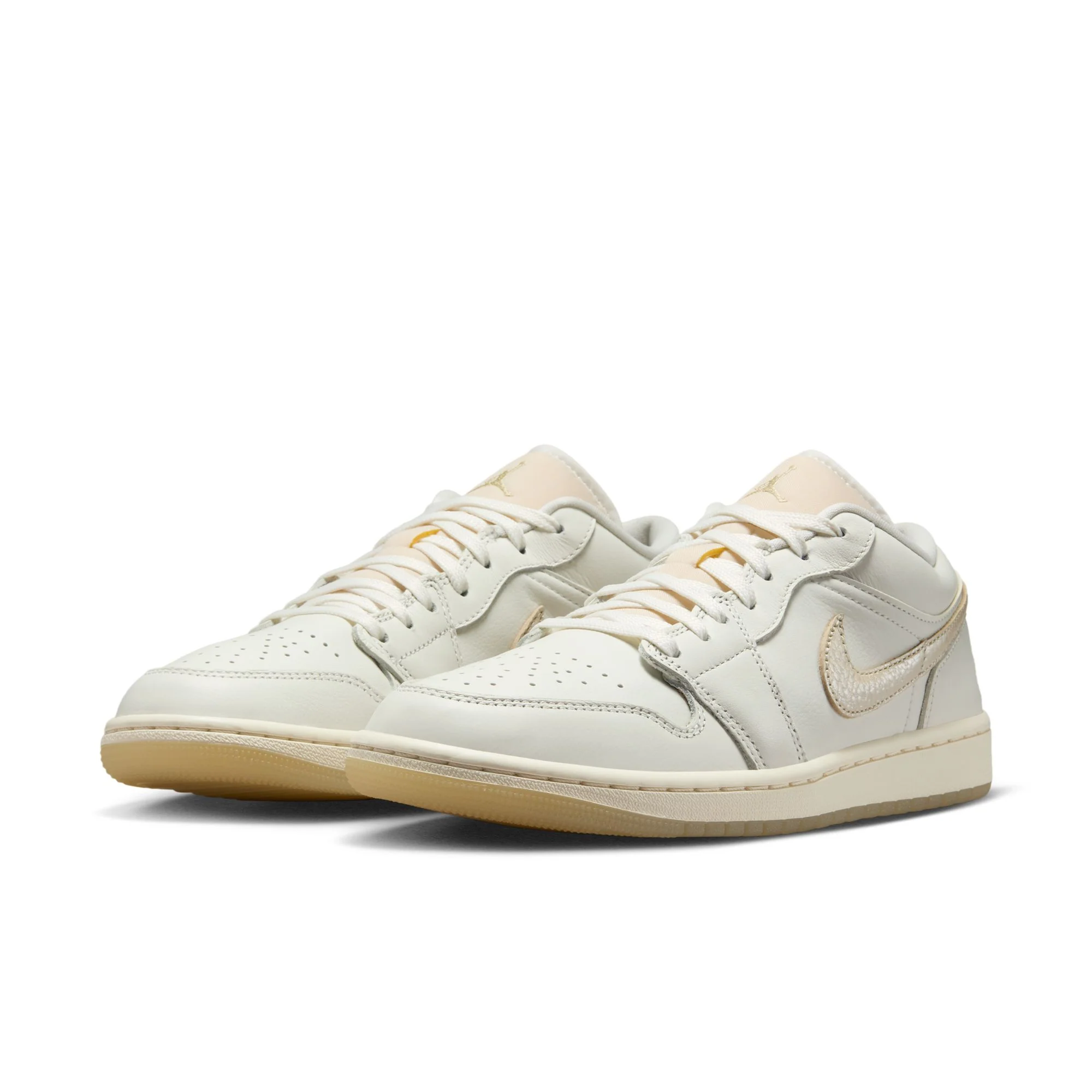 W AIR JORDAN 1 LOW SE - Image 4