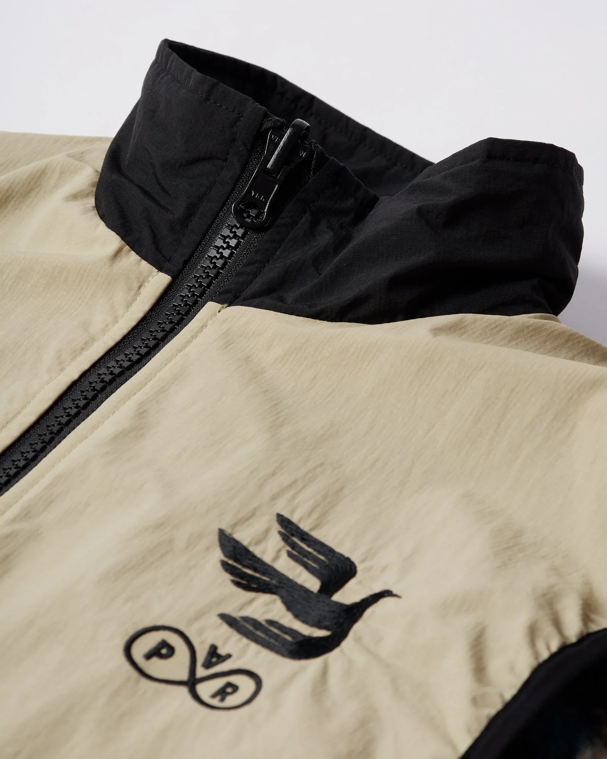 INFINITE BIRD REVERSIBLE VEST - Image 11