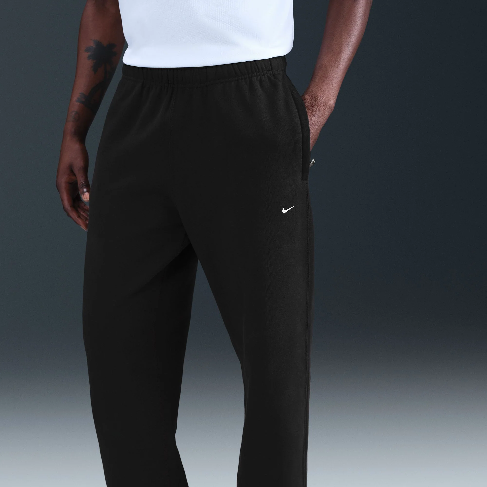 SOLO SWOOSH FLEECE OPEN-HEM PANTS - Image 4