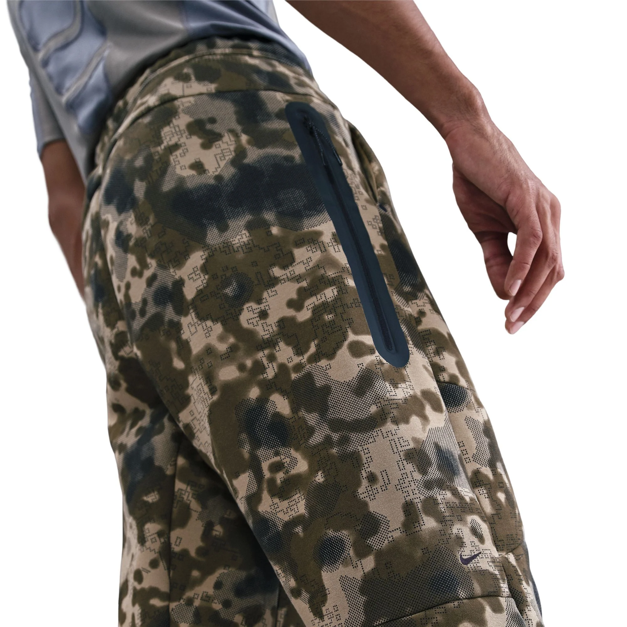 TECH FLEECE OPEN HEM CAMO PANTS - Image 5