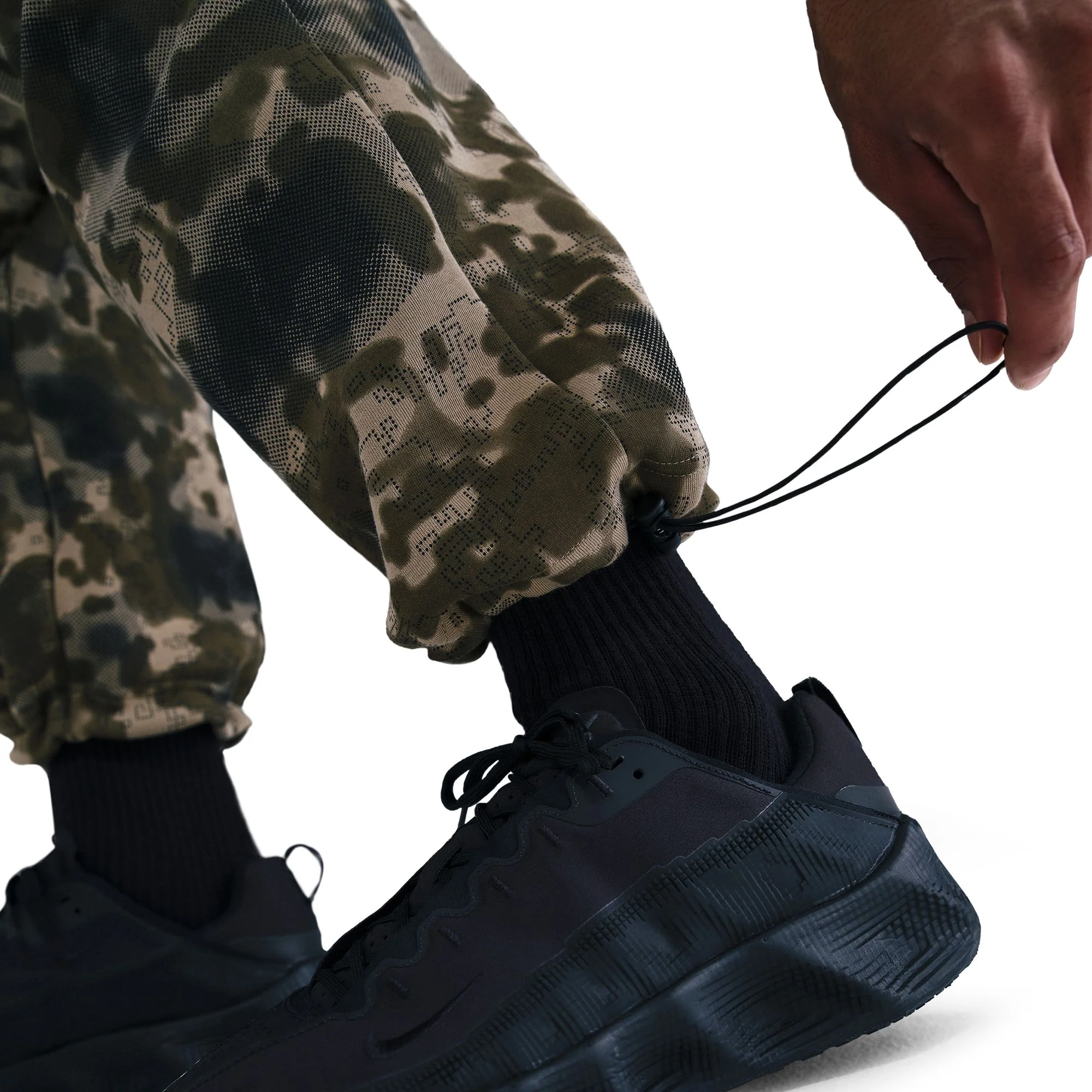 TECH FLEECE OPEN HEM CAMO PANTS - Image 6