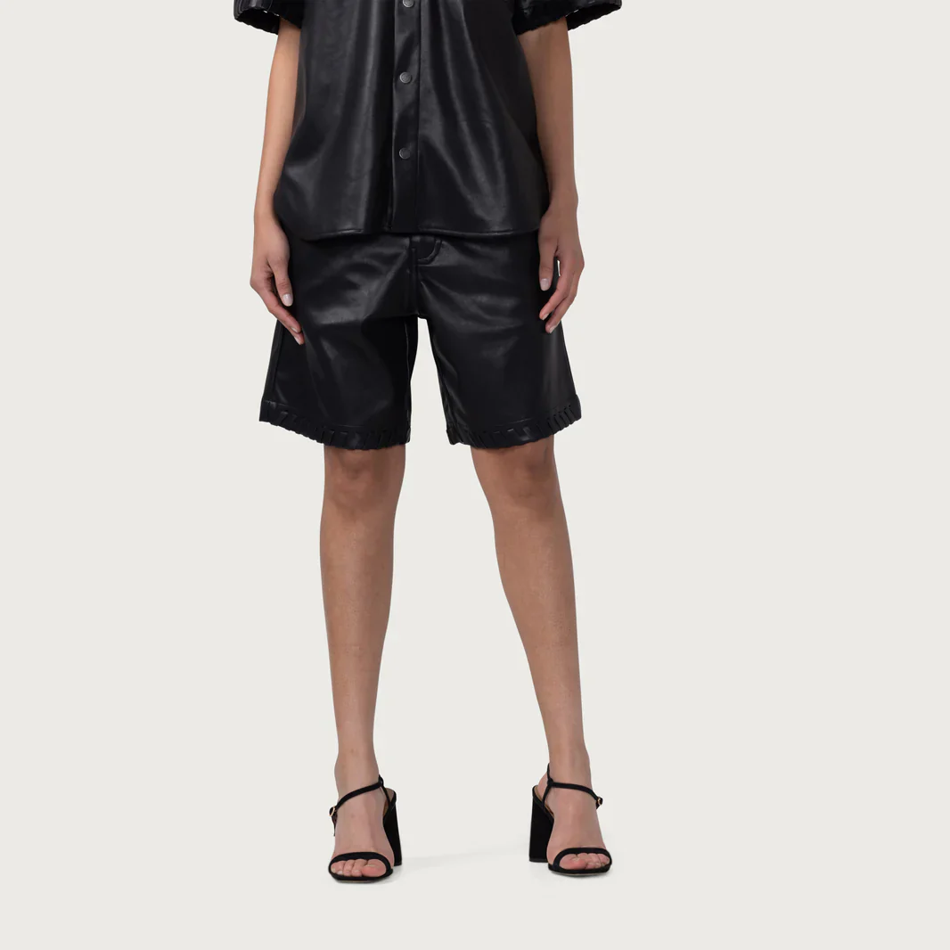 W VEGAN LEATHER SHORT - Image 2