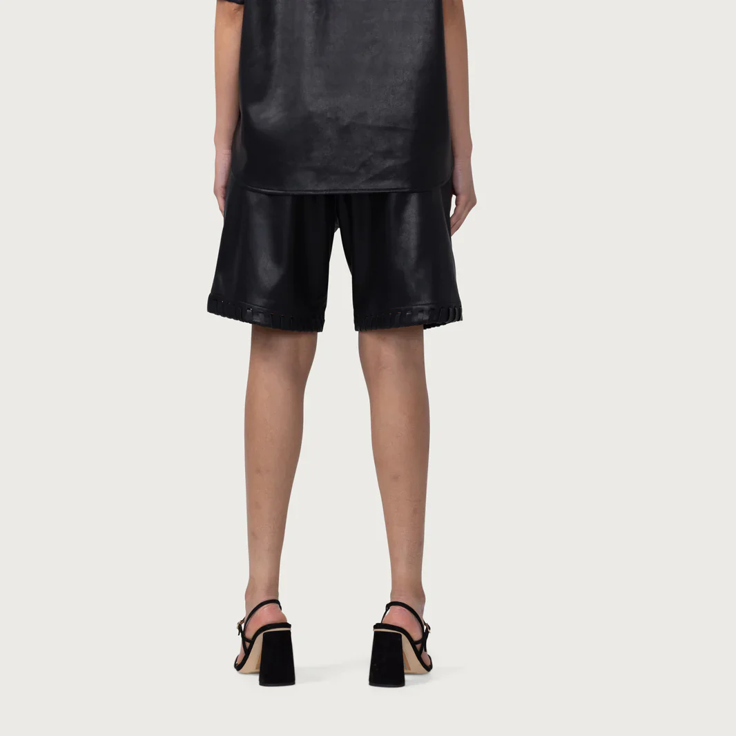 W VEGAN LEATHER SHORT - Image 3