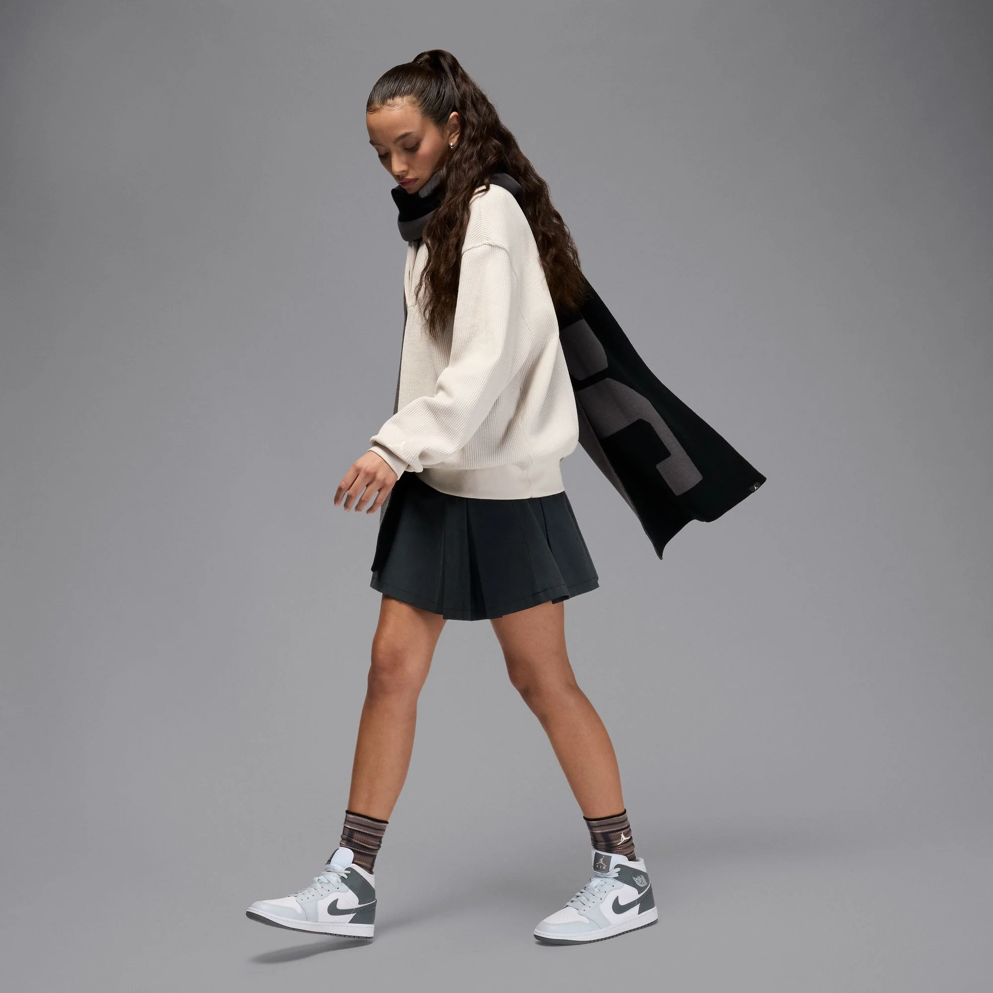 W AIR JORDAN 1 MID - Image 2