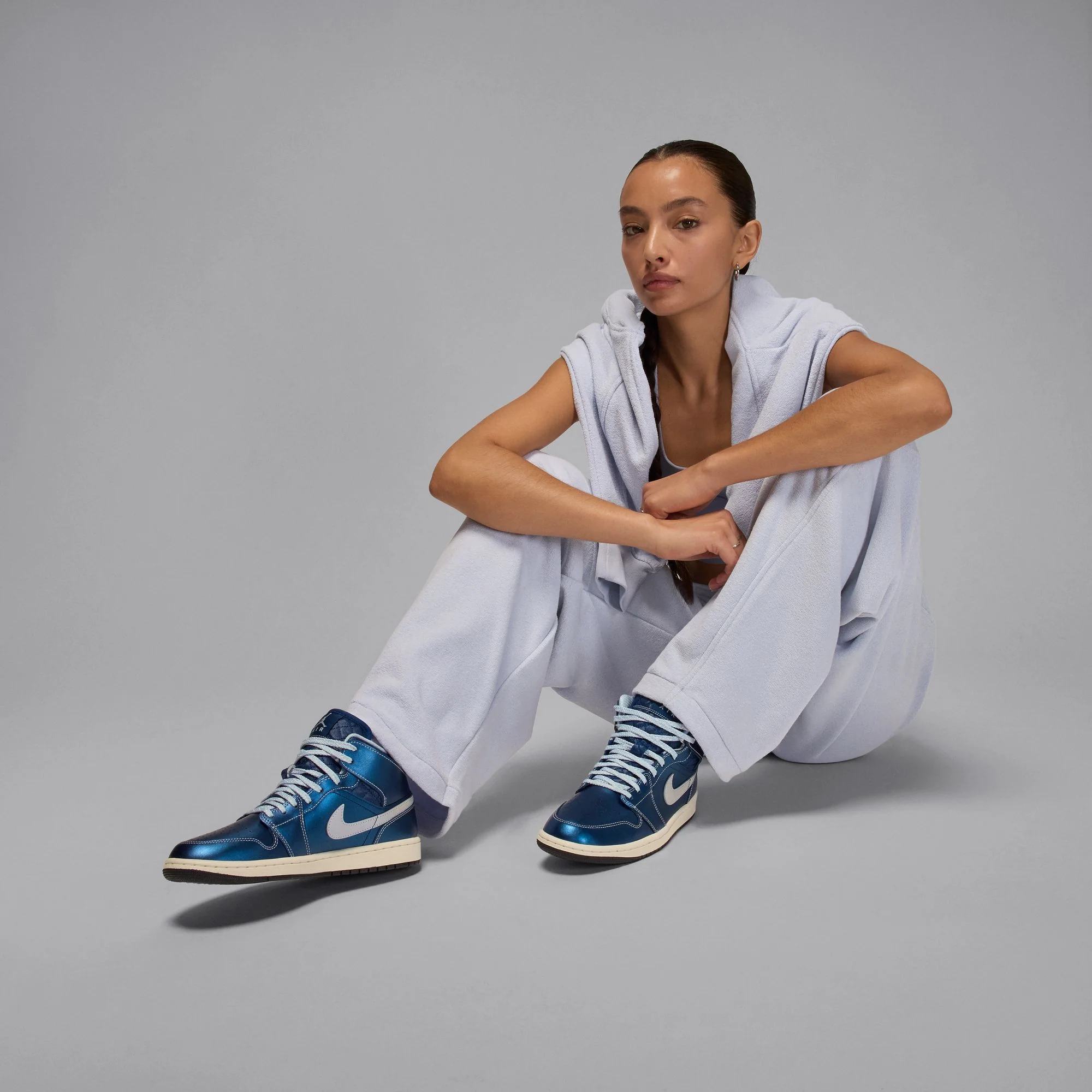 W AIR JORDAN 1 MID SE - Image 2