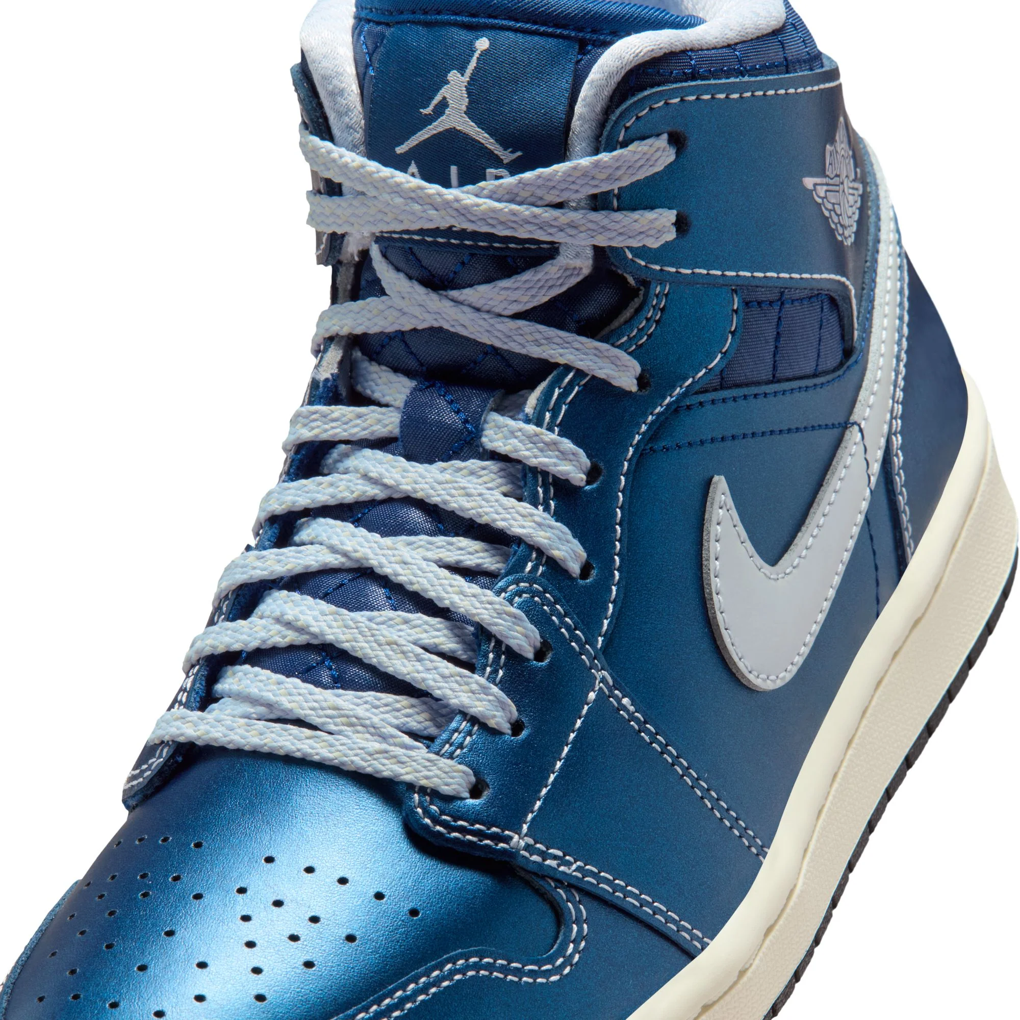 W AIR JORDAN 1 MID SE - Image 6