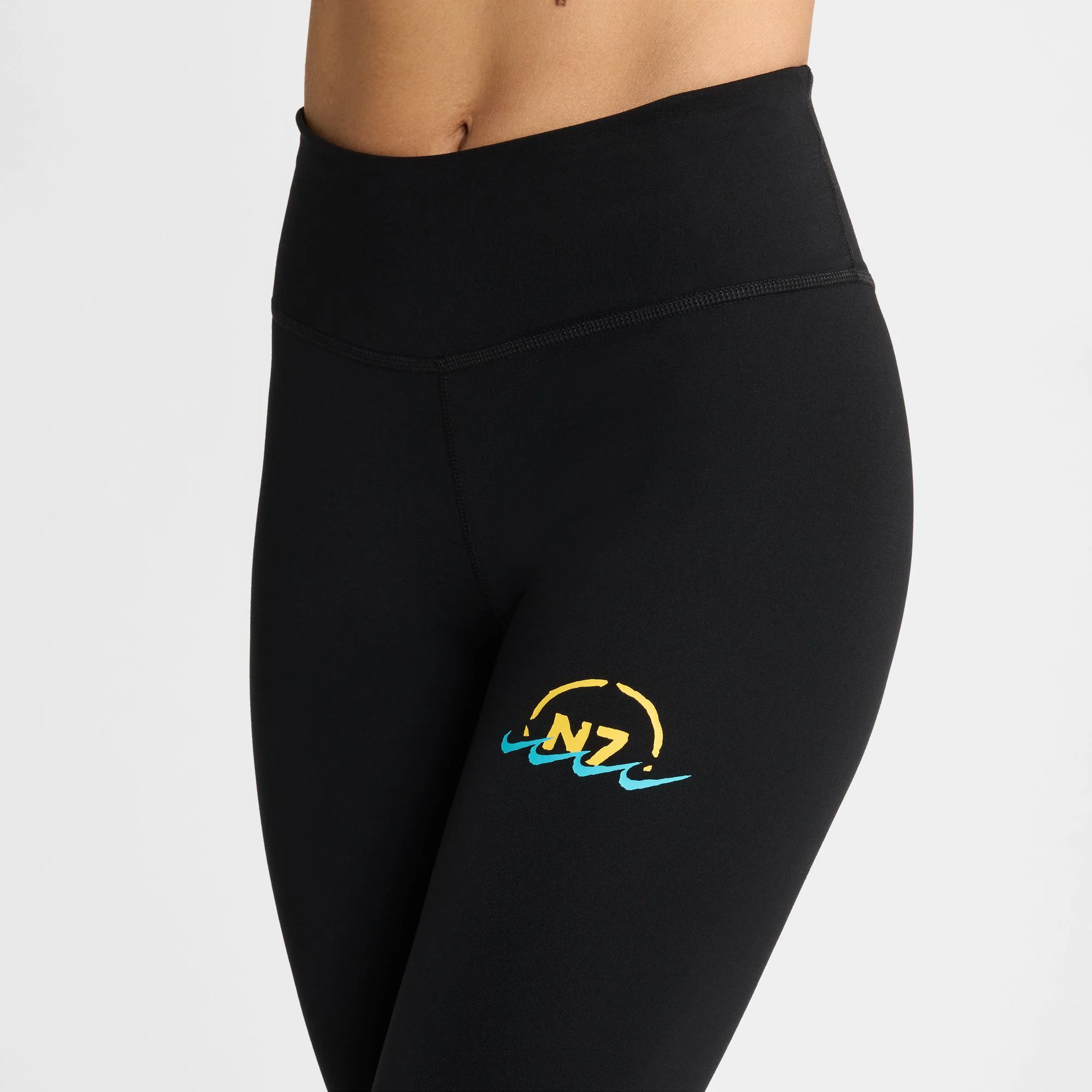 W NK ONE LEGGING MR TGT - Image 4