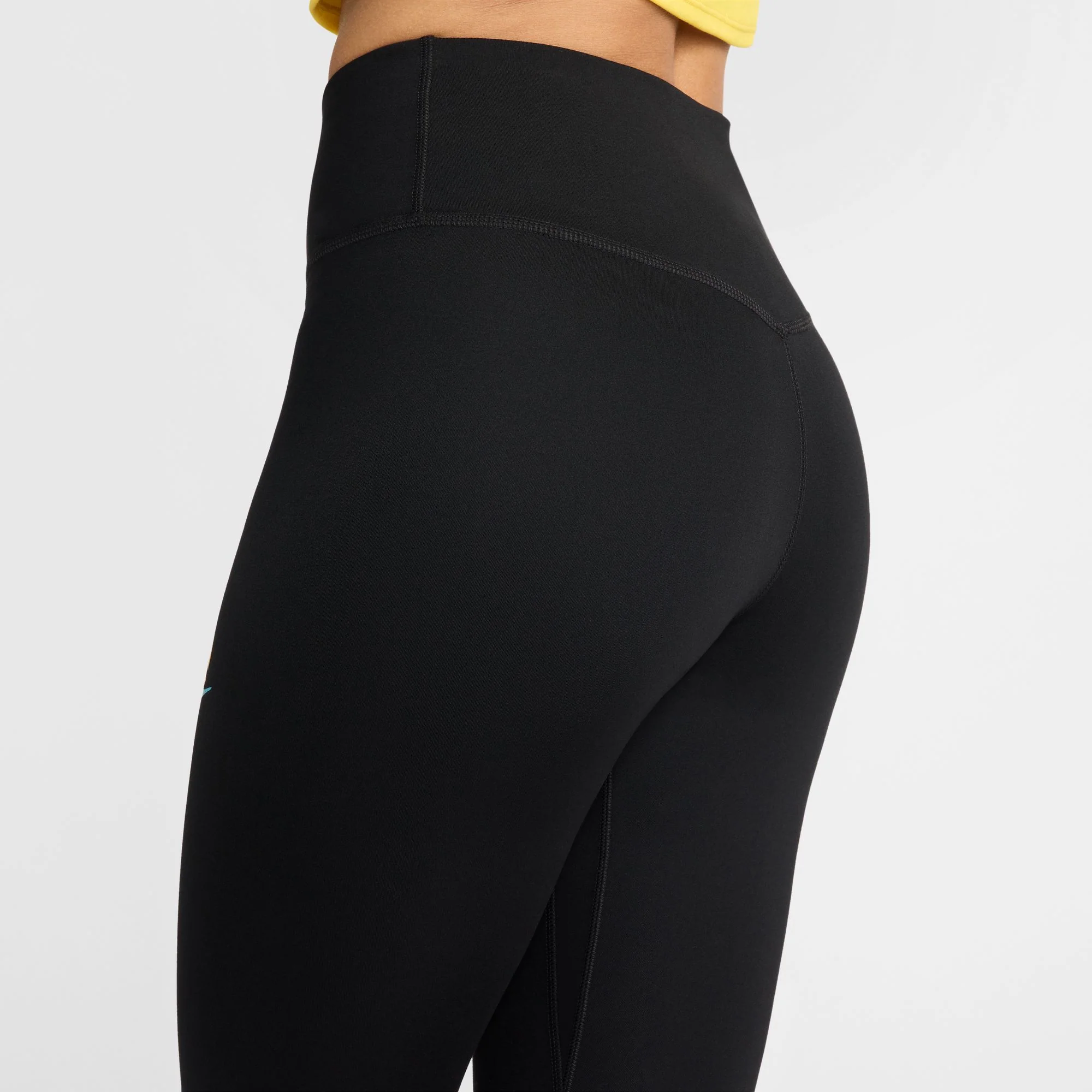 W NK ONE LEGGING MR TGT - Image 6
