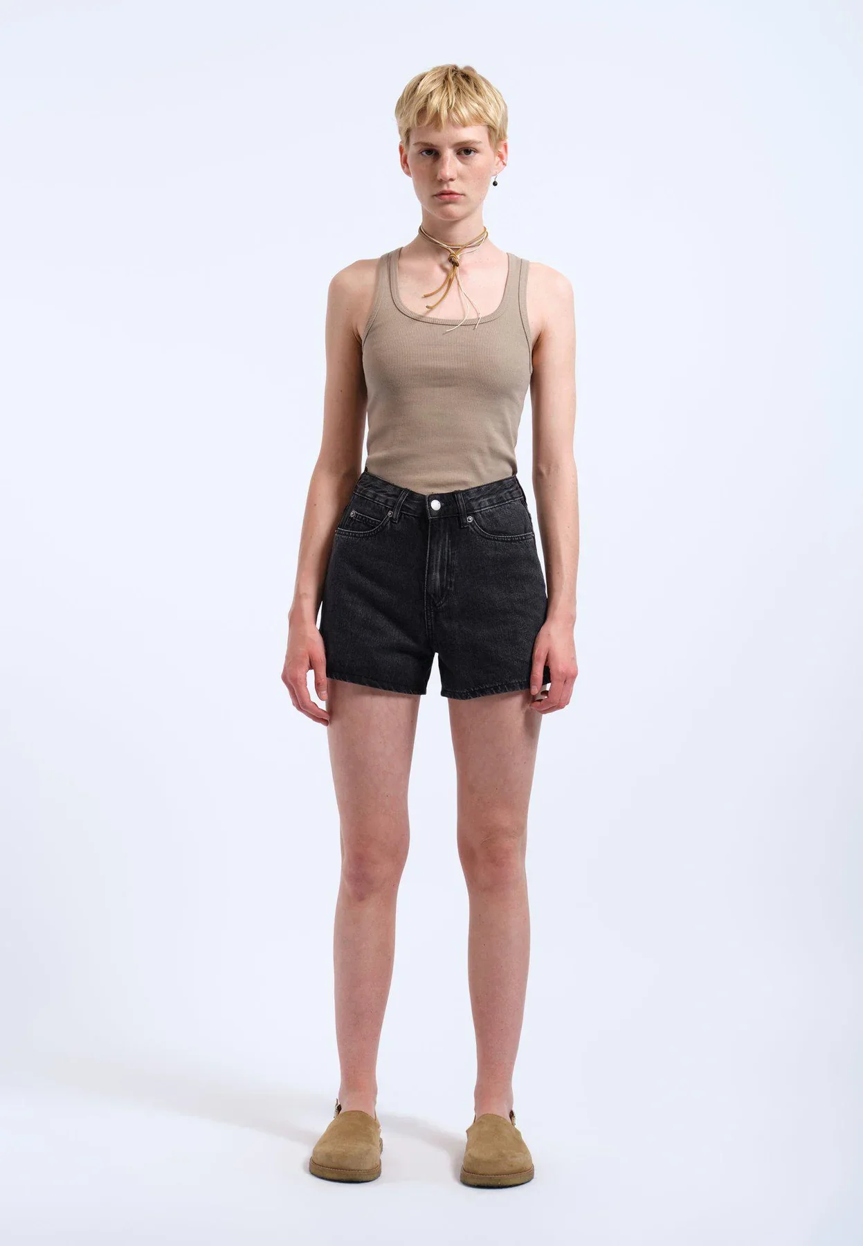 W NORA SHORTS - Image 2