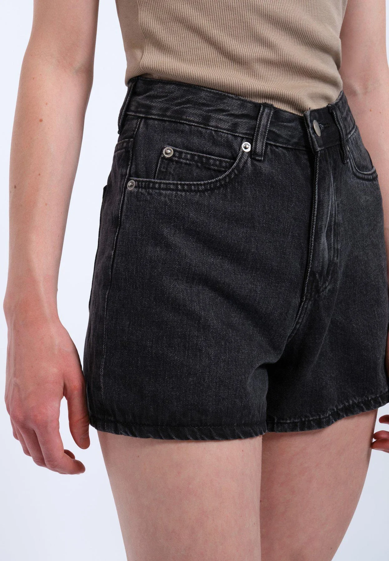 W NORA SHORTS - Image 8