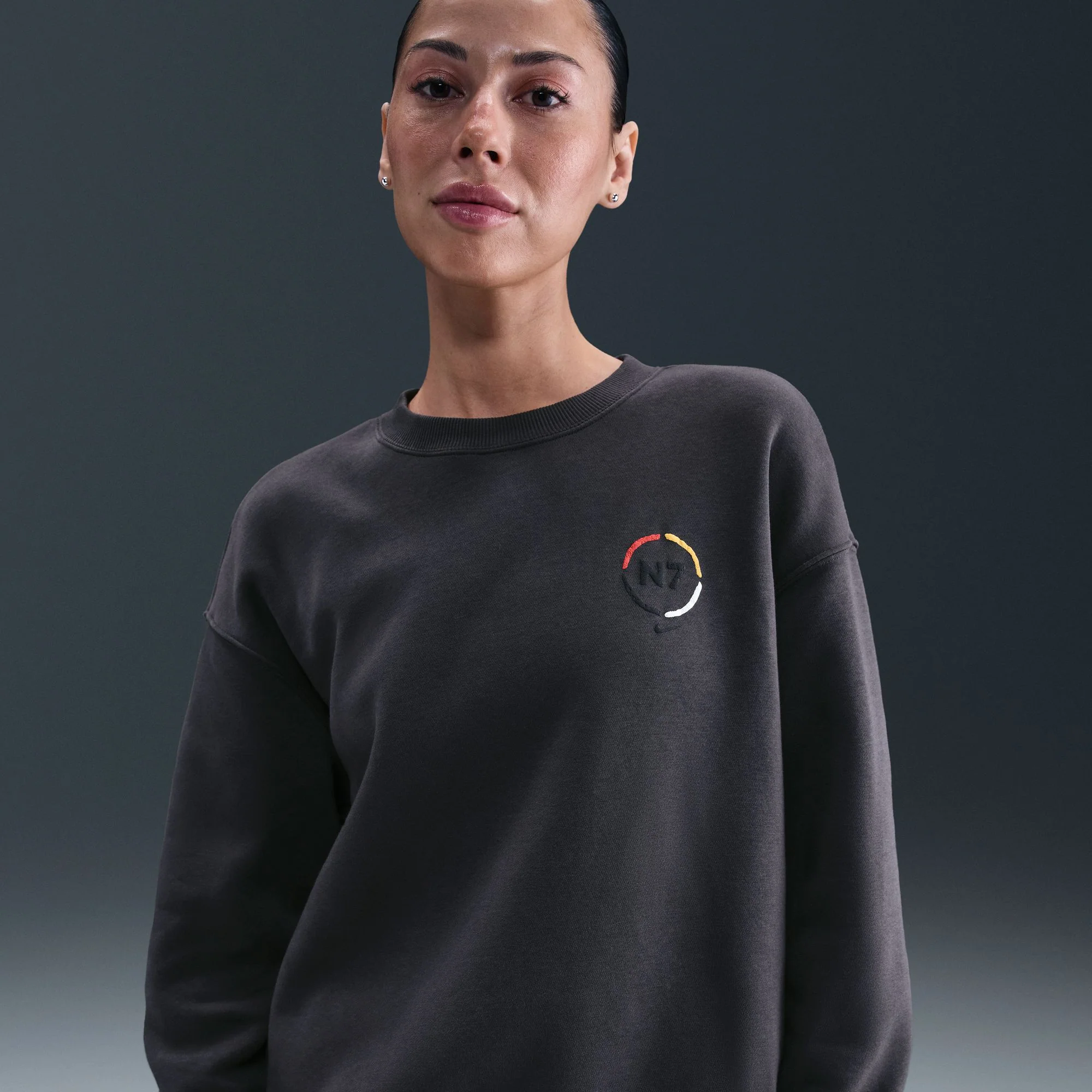 W NSW PHOENIX FLEECE N7 OVERSIZED CREW - Image 2