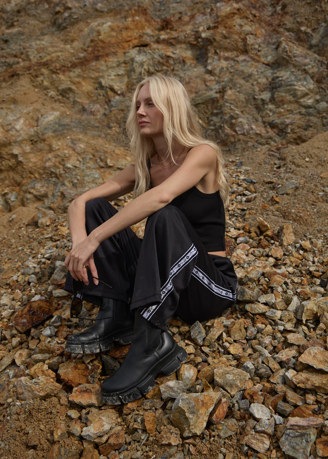 W THORN BOUND SWEAT PANTS - Image 2