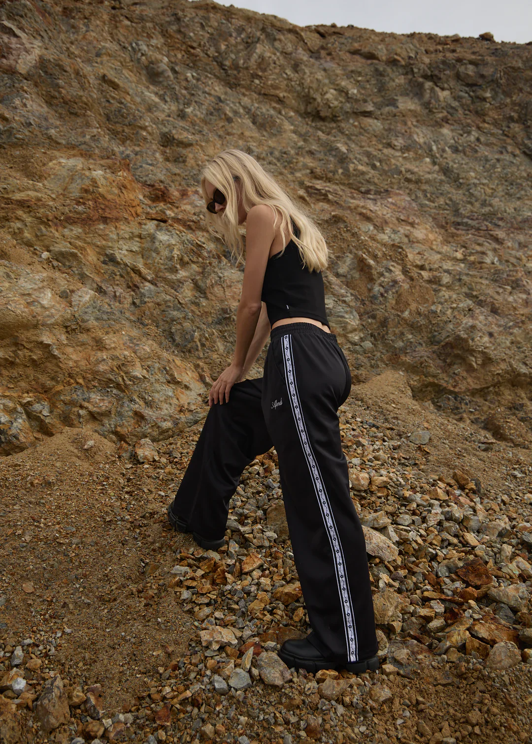 W THORN BOUND SWEAT PANTS - Image 3