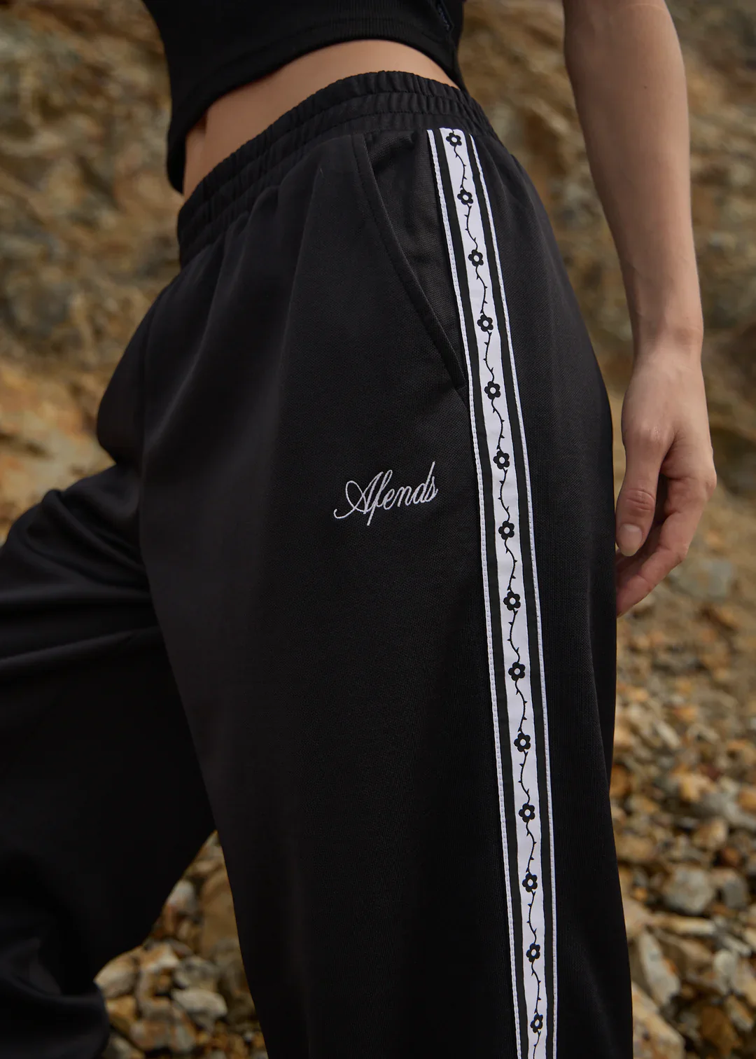 W THORN BOUND SWEAT PANTS - Image 4